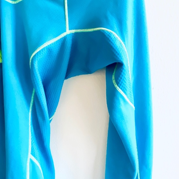 The North Face 1/4 Zip-Up - Picture 3 of 6